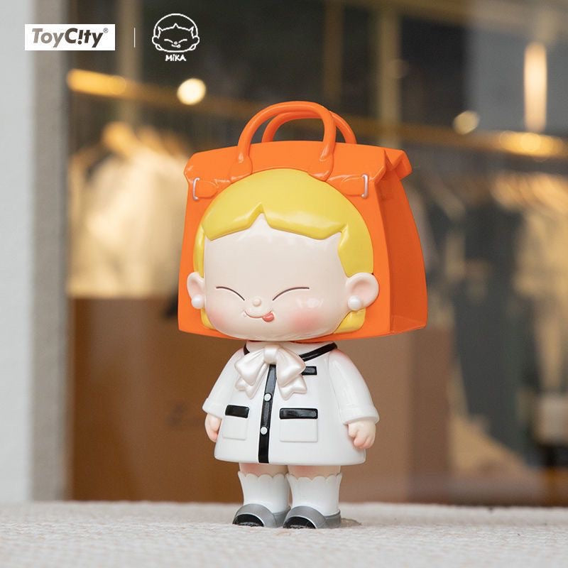MIKA Changeable Fashion Week Space Capsule Series Mystery PVC Doll A Set 4 PCS  For use 15 years old or above.